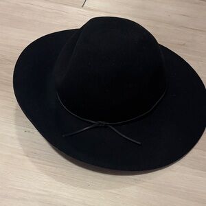 Stylish Black Wide-Brim Hat one size